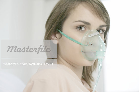 woman oxygen mask