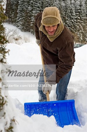  - 600-02702763em-Man-Shovelling-Snow--Hof-bei-Salzburg--Austria---