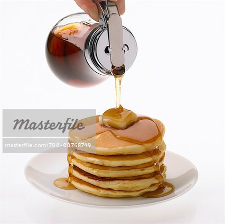 700-00768749em-Pouring-Syrup-on-Pancakes