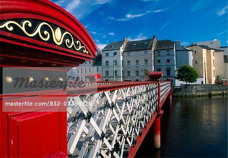  - 832-03359128em-River-Lee--Cork-City--County-Cork--Ireland--Footbridge