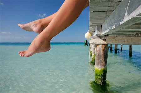 One of a large series. Great set of legs hanging over the edge of a tropical jetty. Photographie de stock - Aubaine LD & Abonnement, Code: 400-04018669