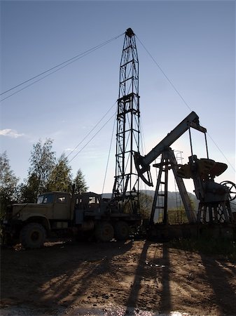 Mobile rig at work drilling the oil well Stock Photo - Budget Royalty-Free & Subscription, Code: 400-04024119