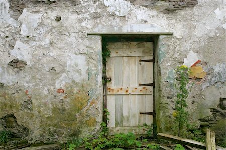 simsearch:400-07257534,k - An old door to an old house in Ireland. Stock Photo - Budget Royalty-Free & Subscription, Code: 400-04024191
