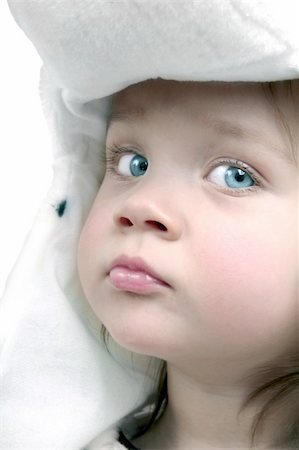 simsearch:400-07509444,k - Pretty baby girl portrait wearing white hat Stock Photo - Budget Royalty-Free & Subscription, Code: 400-04024781