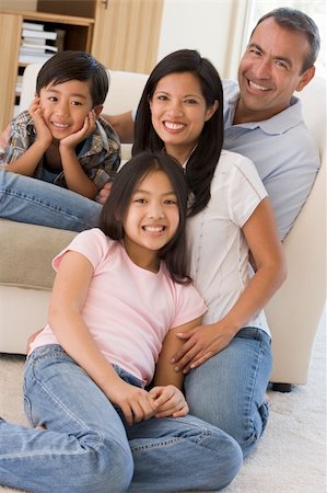 filipina mother daughter - Family in living room smiling Photographie de stock - Aubaine LD & Abonnement, Code: 400-04043964