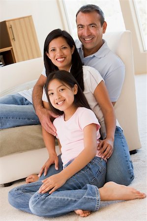 filipina mother daughter - Family in living room smiling Photographie de stock - Aubaine LD & Abonnement, Code: 400-04043961