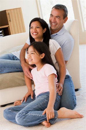 filipina mother daughter - Family in living room smiling Photographie de stock - Aubaine LD & Abonnement, Code: 400-04043962