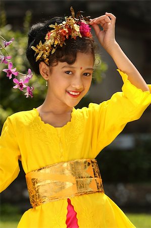 Balinese  Girl In Traditional Dress Stock Photo - Budget Royalty-Free & Subscription, Code: 400-04054267