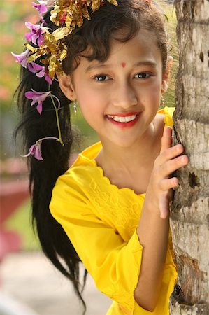 Balinese  Girl In Traditional Dress Stock Photo - Budget Royalty-Free & Subscription, Code: 400-04054300