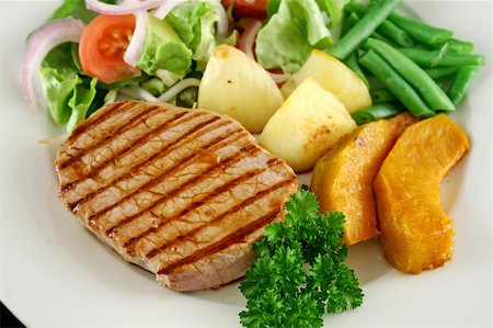 simsearch:400-06079651,k - Hearty dinner of steak, vegetables and a side salad. Stock Photo - Budget Royalty-Free & Subscription, Code: 400-04055001