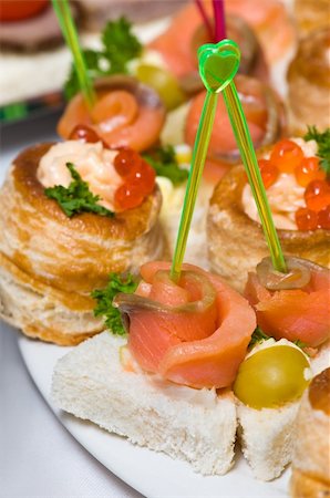simsearch:400-05311244,k - delicious seafood canapes with salmon and red caviar Foto de stock - Super Valor sin royalties y Suscripción, Código: 400-04051649