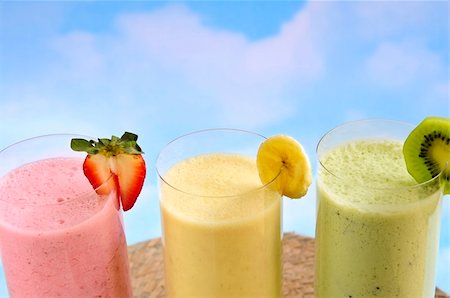simsearch:824-07586355,k - Assorted fruit and berry smoothies on blue sky background Stock Photo - Budget Royalty-Free & Subscription, Code: 400-04064756