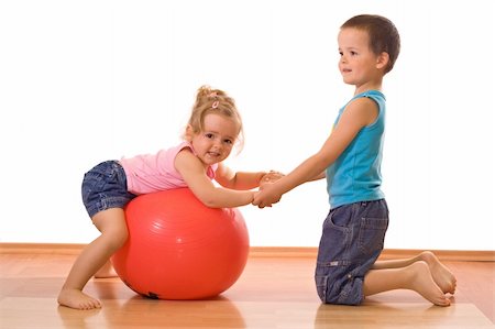 simsearch:400-04638236,k - Little firl and boy playing with a large ball on the floor Photographie de stock - Aubaine LD & Abonnement, Code: 400-04065780