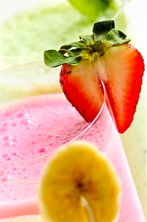 simsearch:824-07586355,k - Assorted fruit and berry smoothies close up Stock Photo - Budget Royalty-Free & Subscription, Code: 400-04066295