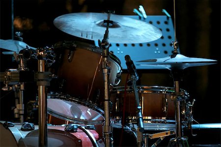 simsearch:400-04863651,k - drum kit on the stage, concert of searchlights Stock Photo - Budget Royalty-Free & Subscription, Code: 400-04066637