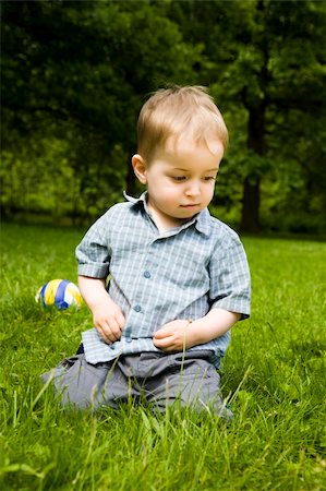 simsearch:400-04638236,k - Baby Boy After Playing With Ball Photographie de stock - Aubaine LD & Abonnement, Code: 400-04069312