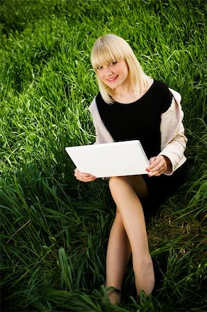simsearch:400-04559945,k - smiling student with laptop on the grass Photographie de stock - Aubaine LD & Abonnement, Code: 400-04069353