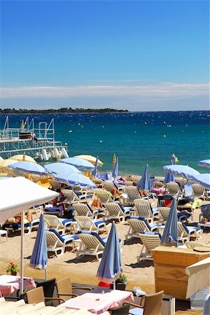 french riviera - Beach along Croisette promenade in Cannes, France Foto de stock - Super Valor sin royalties y Suscripción, Código: 400-04061279