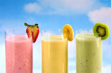 simsearch:824-07586355,k - Assorted fruit and berry smoothies on blue sky background Stock Photo - Budget Royalty-Free & Subscription, Code: 400-04063391