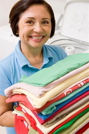 simsearch:400-07902993,k - Woman Holding Folded Laundry Photographie de stock - Aubaine LD & Abonnement, Code: 400-04106148