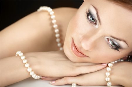 simsearch:400-04626380,k - The dreaming woman with a pearl necklace on the bared shoulders Foto de stock - Super Valor sin royalties y Suscripción, Código: 400-04107738