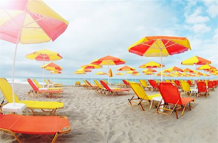 simsearch:400-04062726,k - empty chairs and umbrellas on the beach Foto de stock - Super Valor sin royalties y Suscripción, Código: 400-04108616