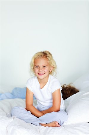 Little girl sitting in bed with copyspace on the top Stock Photo - Budget Royalty-Free & Subscription, Code: 400-04116409