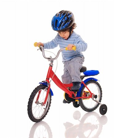 simsearch:400-04638236,k - Vélo de Little boy Photographie de stock - Aubaine LD & Abonnement, Code: 400-04129491