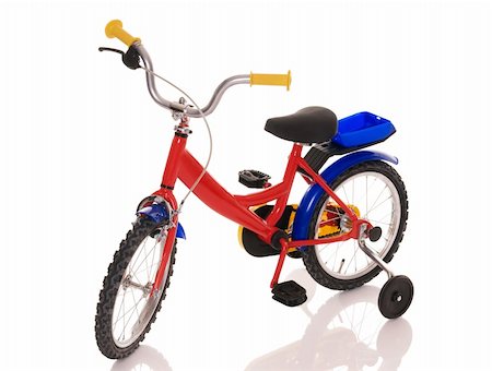 simsearch:400-04638236,k - Bicyclette d'enfants sur fond blanc Photographie de stock - Aubaine LD & Abonnement, Code: 400-04132707