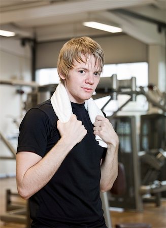 simsearch:400-04148009,k - Young man taking a break from training at a fitness center Photographie de stock - Aubaine LD & Abonnement, Code: 400-04149234