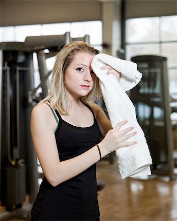 simsearch:400-04148009,k - Portrait of a young woman at the gym Photographie de stock - Aubaine LD & Abonnement, Code: 400-04149235