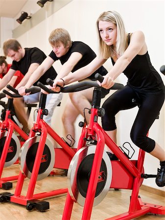 simsearch:400-04148009,k - Group of people having spinning class with a girl in focus Photographie de stock - Aubaine LD & Abonnement, Code: 400-04149257