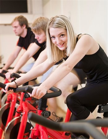 simsearch:400-04148009,k - Group of people having spinning class with a girl in focus Photographie de stock - Aubaine LD & Abonnement, Code: 400-04149259