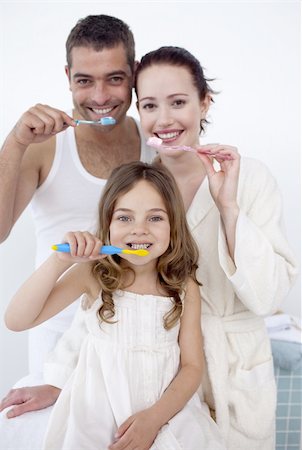 simsearch:400-04151137,k - Happy family cleaning their teeth together in bathroom Photographie de stock - Aubaine LD & Abonnement, Code: 400-04151129
