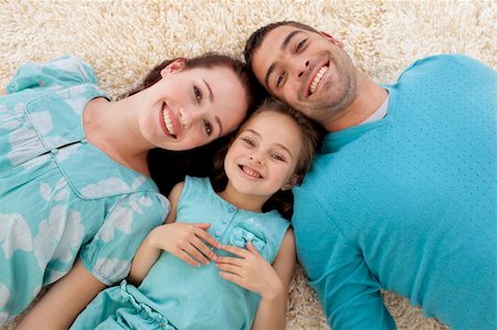 simsearch:400-04654755,k - High angle of parents and daughter lying on floor in a circle with heads together Foto de stock - Super Valor sin royalties y Suscripción, Código: 400-04151197