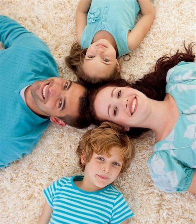 simsearch:400-04654755,k - Happy young family on floor with heads together Foto de stock - Super Valor sin royalties y Suscripción, Código: 400-04151193