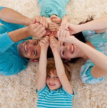 simsearch:400-04654755,k - High angle of family lying on floor in a circle with heads and hands together Foto de stock - Super Valor sin royalties y Suscripción, Código: 400-04151202