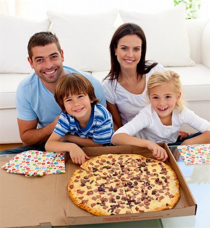 simsearch:400-04193348,k - Happy family eating pizza on sofa all together Stock Photo - Budget Royalty-Free & Subscription, Code: 400-04152234