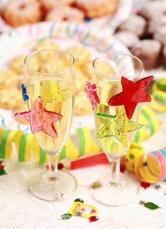 simsearch:400-04664354,k - Party accessories for New Year Eve, birthday party or carnival Foto de stock - Super Valor sin royalties y Suscripción, Código: 400-04164531