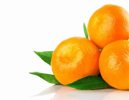 simsearch:400-05664137,k - fresh tangerine fruits with green leaves isolated on white background Stock Photo - Budget Royalty-Free & Subscription, Code: 400-04167029