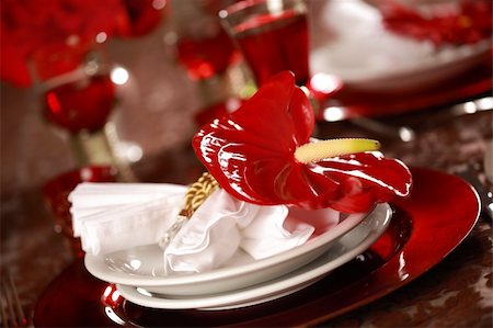 simsearch:400-05693119,k - Luxury place setting in red and white  for Christmas or other event Stock Photo - Budget Royalty-Free & Subscription, Code: 400-04176127