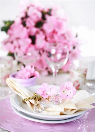 simsearch:400-05693119,k - Luxury place setting in pink and white Stock Photo - Budget Royalty-Free & Subscription, Code: 400-04176148