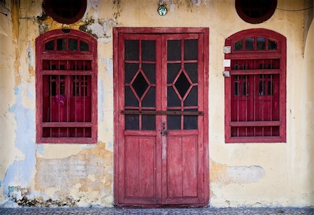 simsearch:400-04990381,k - Old red grunge door. Old city collection. Stock Photo - Budget Royalty-Free & Subscription, Code: 400-04170412