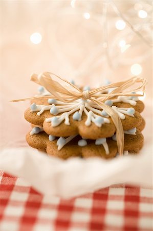 simsearch:400-05721521,k - Delicious homemade Christmas gingerbread cookies Stock Photo - Budget Royalty-Free & Subscription, Code: 400-04172623