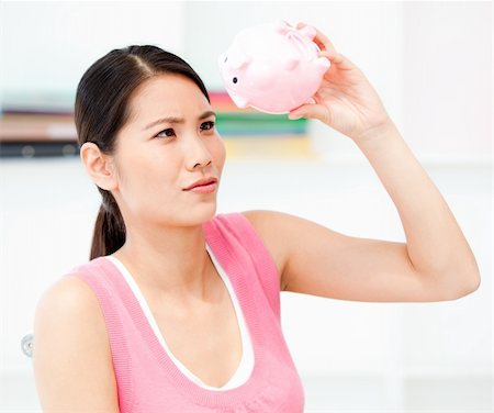 simsearch:400-04184165,k - Portrait of an attractive businesswoman holding a piggy-bank in the office Stock Photo - Budget Royalty-Free & Subscription, Code: 400-04189982