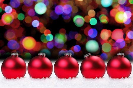 simsearch:400-05358912,k - Red Christmas Bulbs and Pretty Lights Photographie de stock - Aubaine LD & Abonnement, Code: 400-04182289