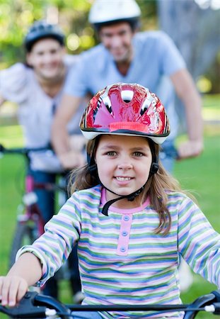 simsearch:400-05755734,k - Cute little girl riding a bike in a park Photographie de stock - Aubaine LD & Abonnement, Code: 400-04197018