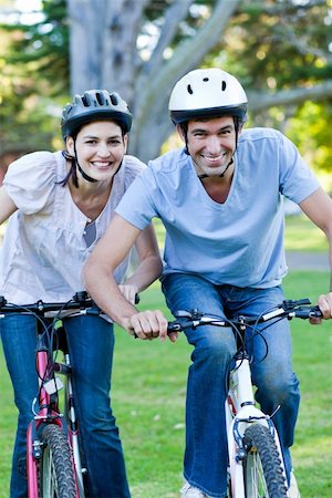 simsearch:400-05755734,k - Animated couple riding a bike in a park Photographie de stock - Aubaine LD & Abonnement, Code: 400-04197020