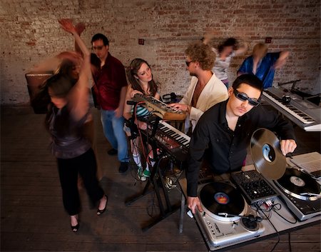 dancing piano - Entertaining and dancing at a 1970s Disco Music Party Photographie de stock - Aubaine LD & Abonnement, Code: 400-04197163