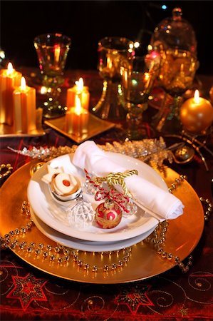 simsearch:400-05693119,k - Luxury place setting in golden and white  for Christmas Stock Photo - Budget Royalty-Free & Subscription, Code: 400-04198192